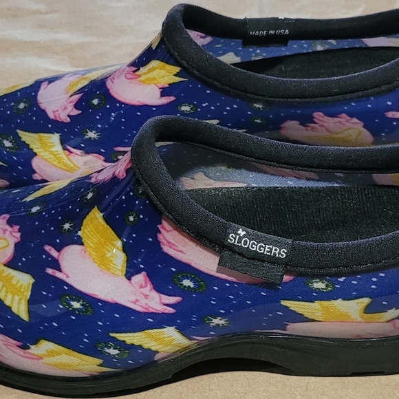 Sloggers Blue Garden Clogs with Flying Pigs - Picture 3 of 5